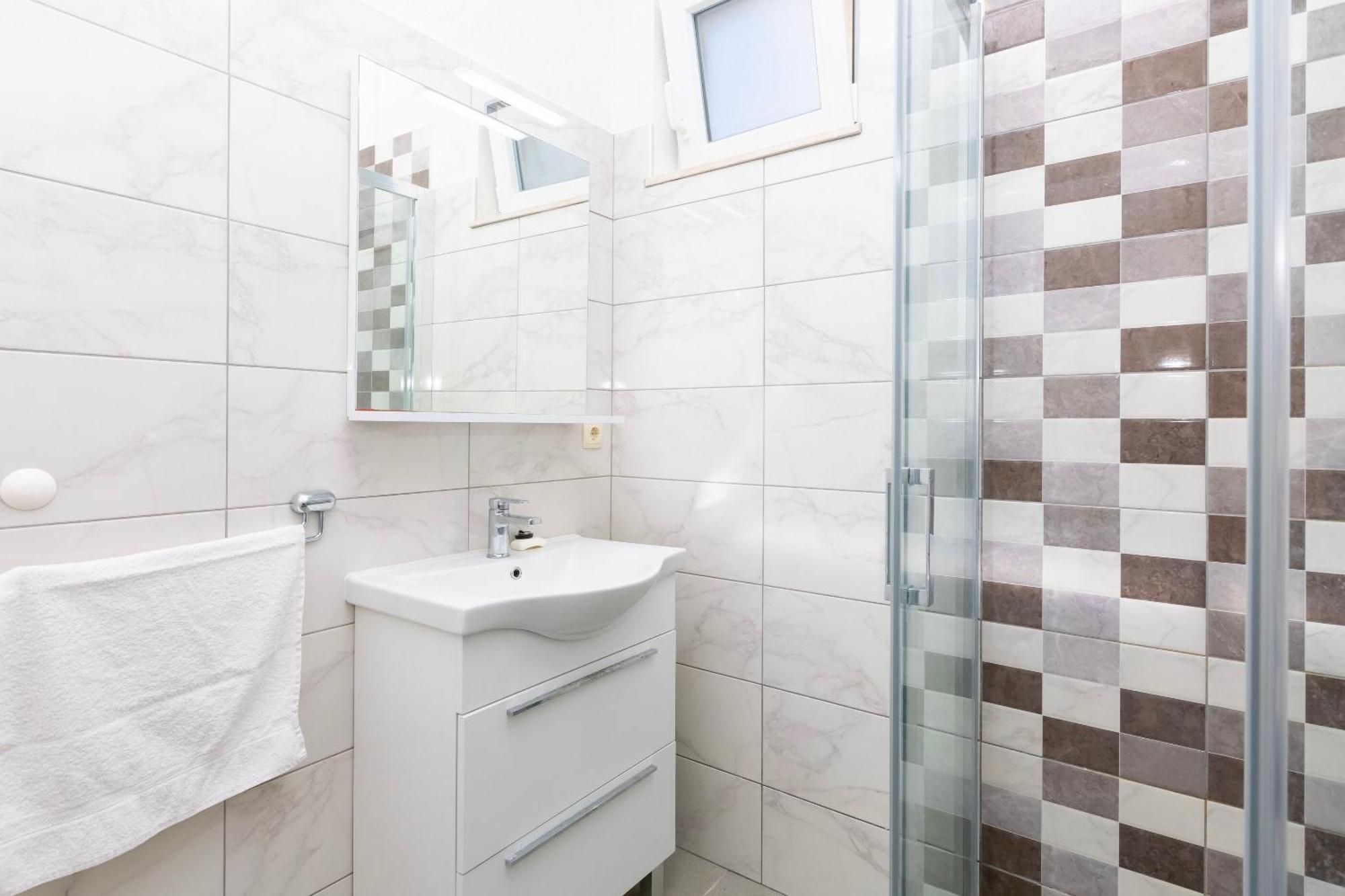 Apartments Ivo - Sea View; Писак Екстериор снимка