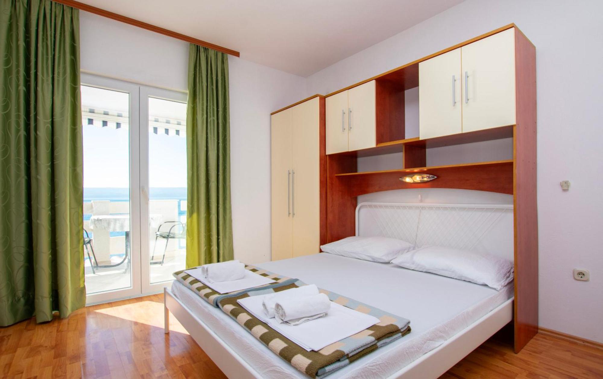 Apartments Ivo - Sea View; Писак Екстериор снимка