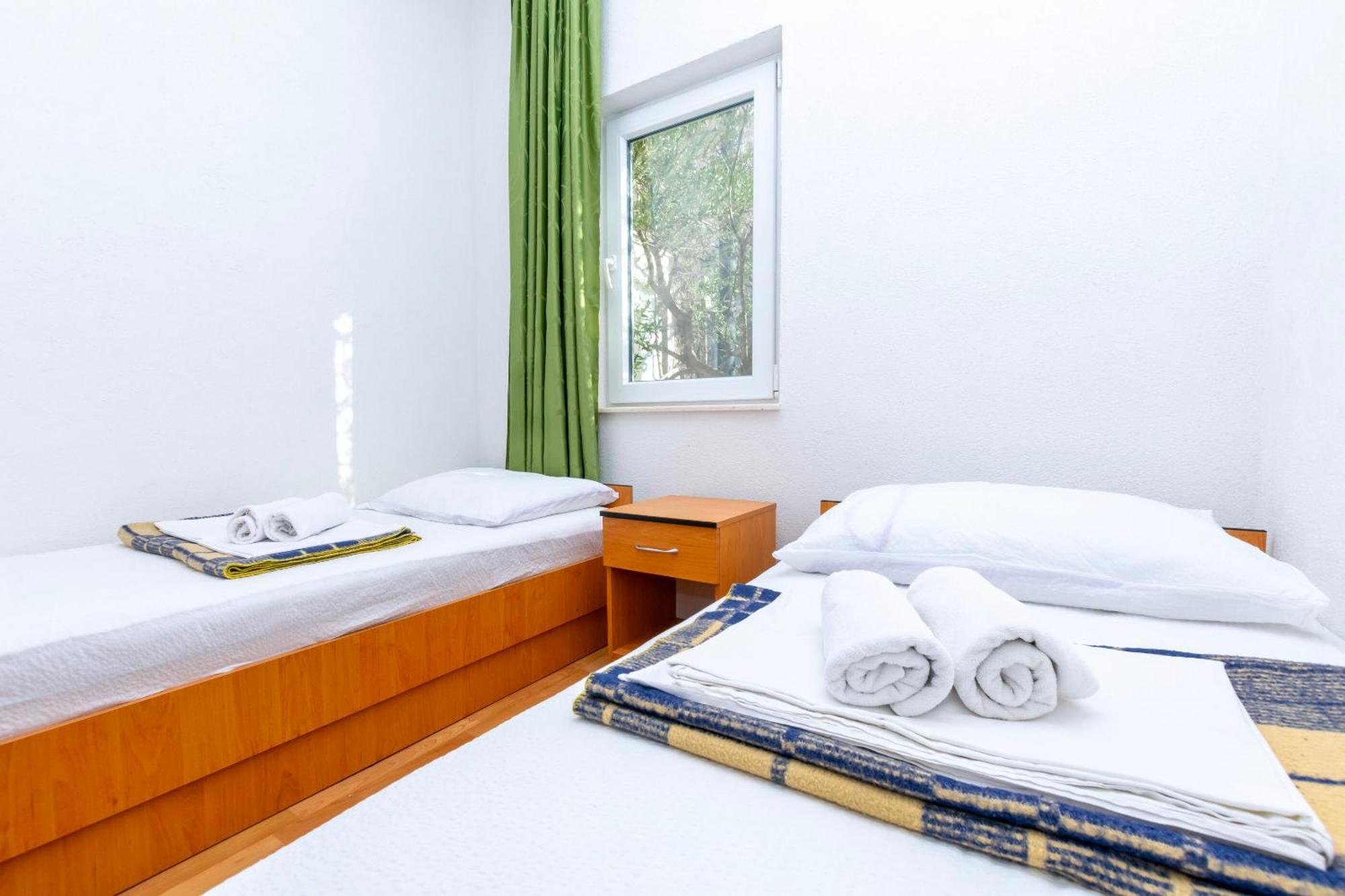 Apartments Ivo - Sea View; Писак Екстериор снимка