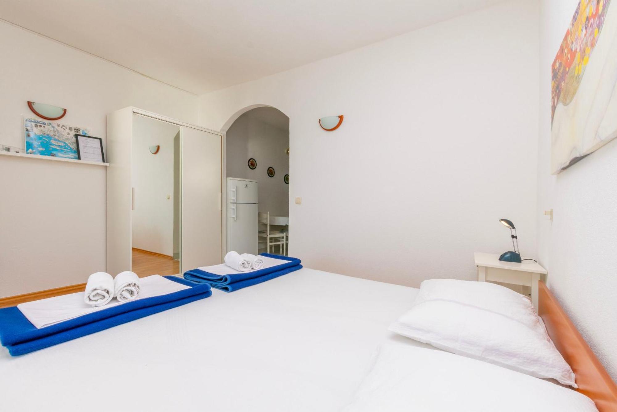 Apartments Ivo - Sea View; Писак Екстериор снимка