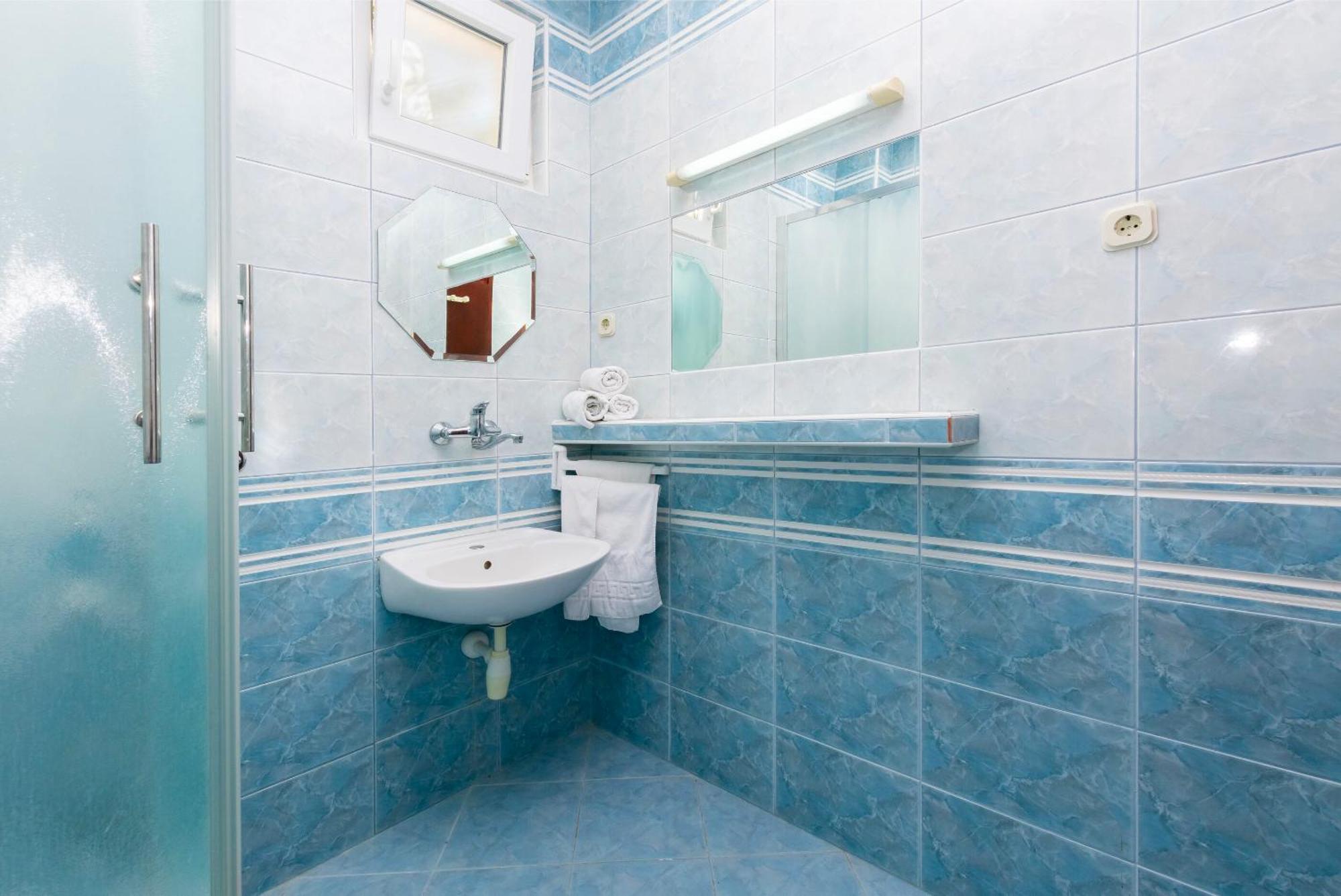Apartments Ivo - Sea View; Писак Екстериор снимка