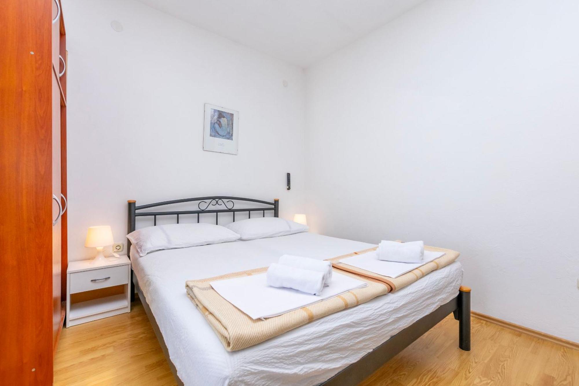 Apartments Ivo - Sea View; Писак Екстериор снимка