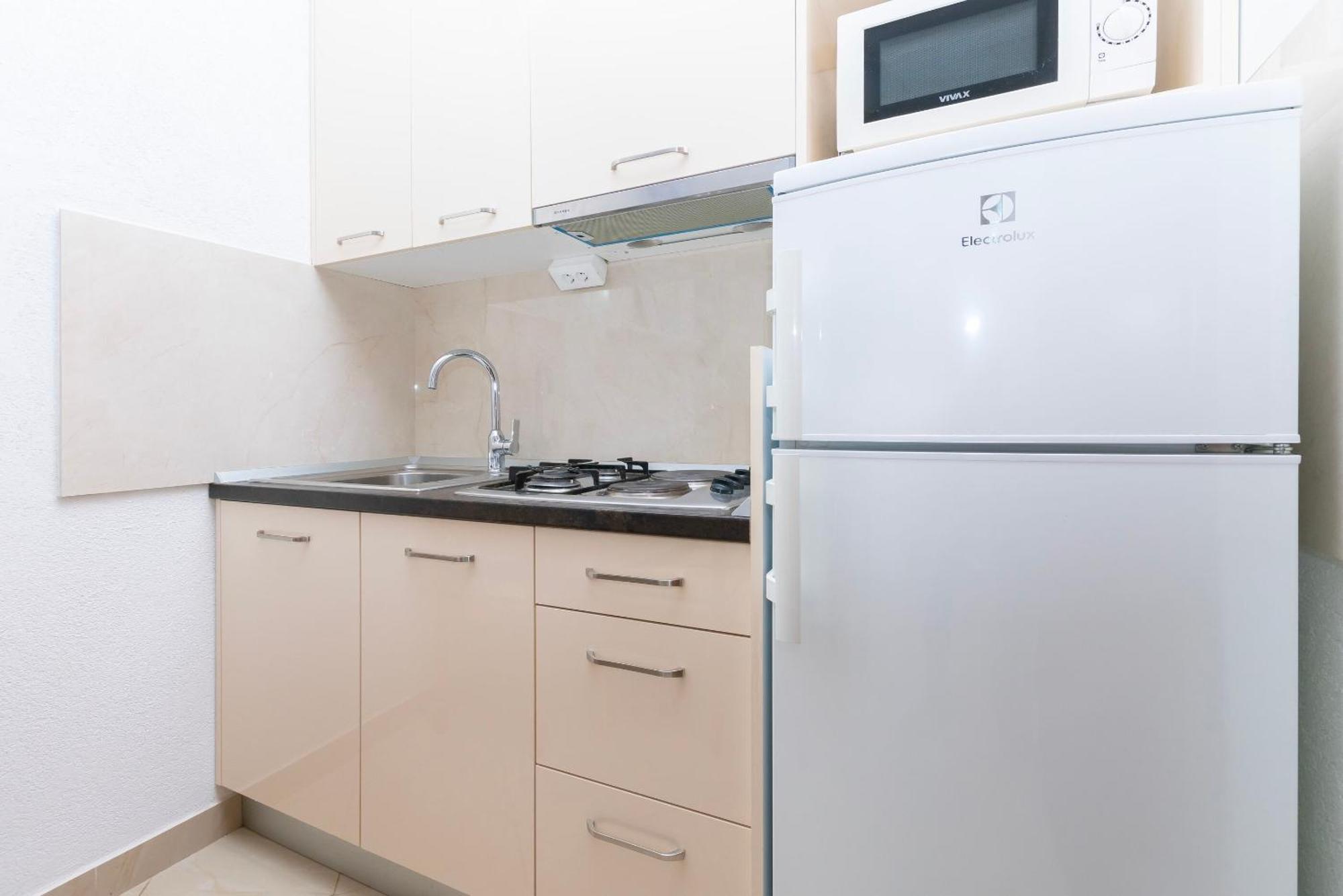 Apartments Ivo - Sea View; Писак Екстериор снимка