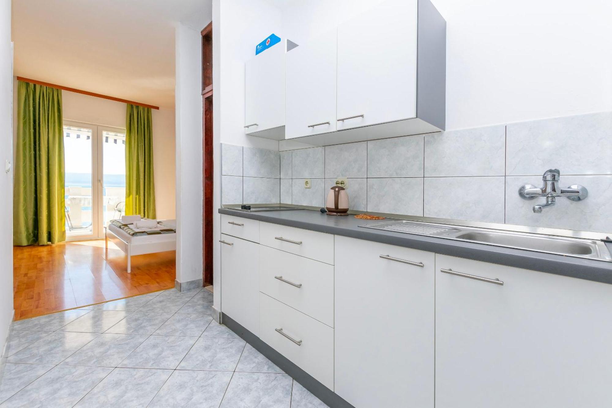 Apartments Ivo - Sea View; Писак Екстериор снимка