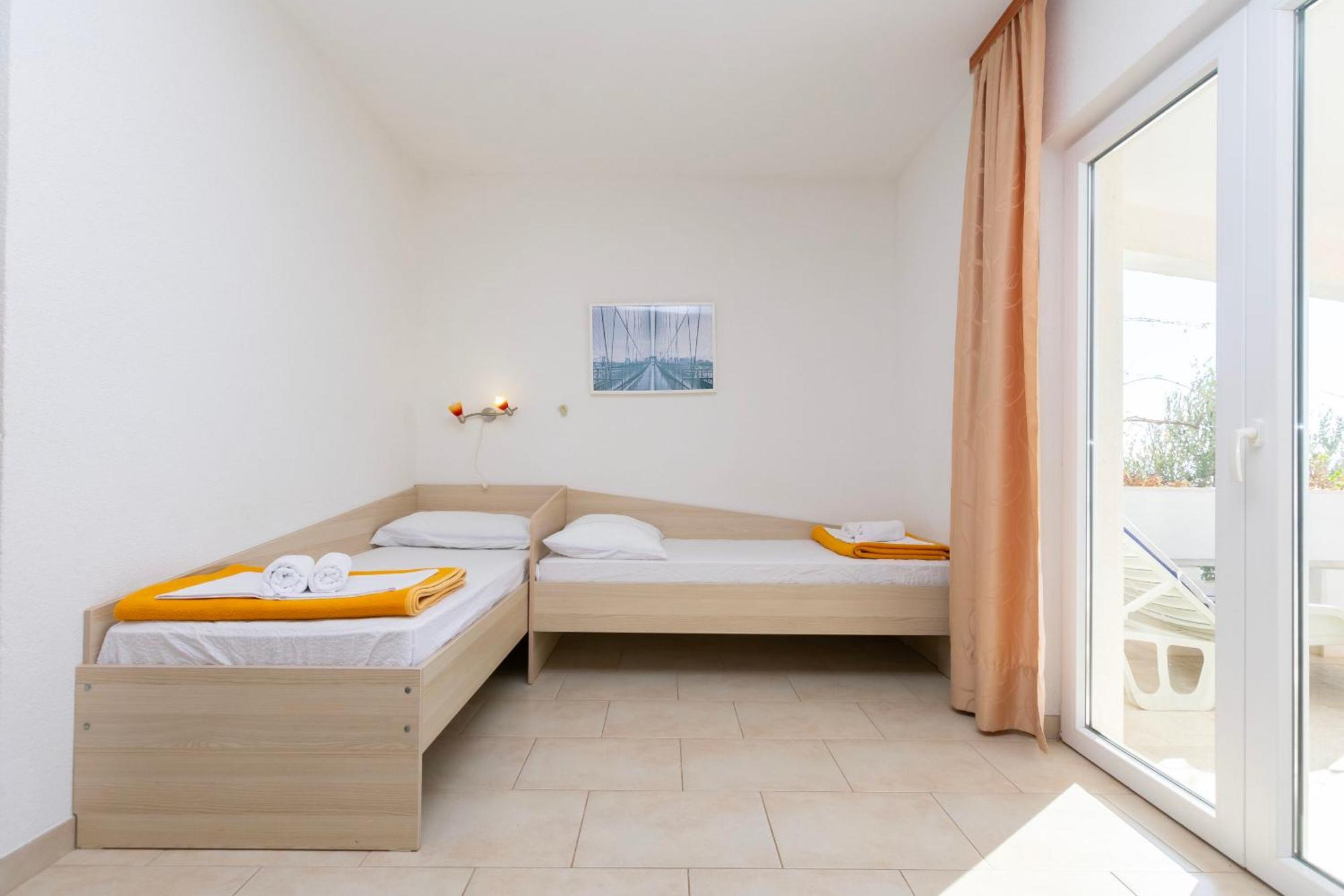 Apartments Ivo - Sea View; Писак Екстериор снимка